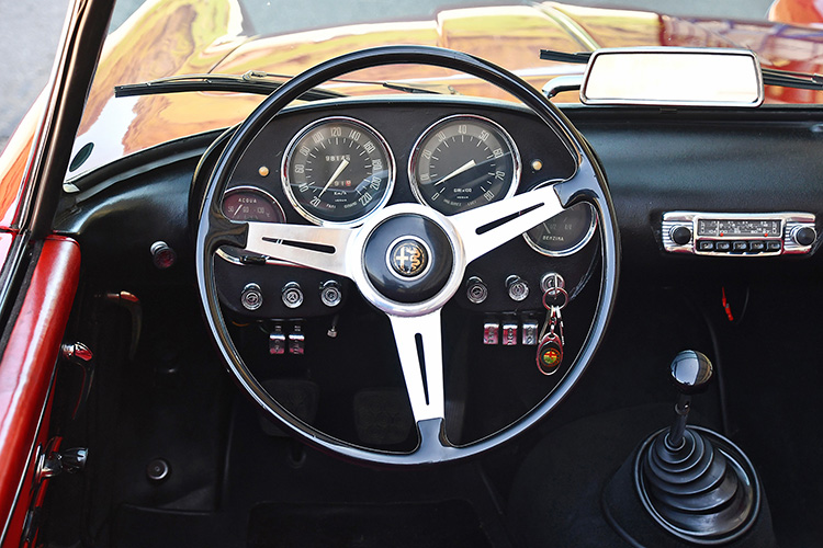 Alfa Romeo 2000 Spider Touring_17